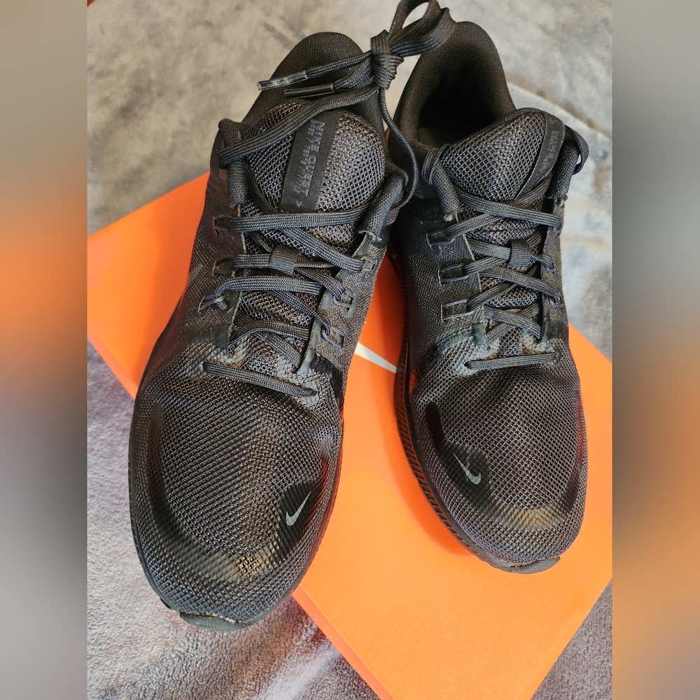 MENS Nike Quest 4 running shoes